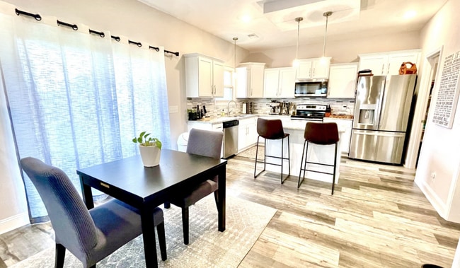 Building Photo - Beautiful open concept home in Autumn Creek!