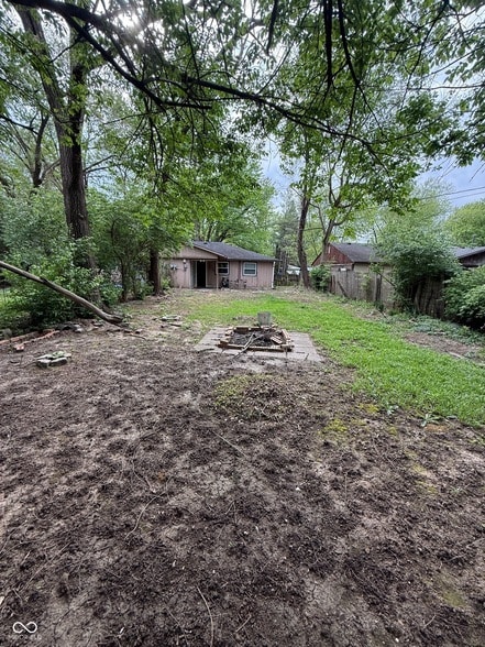 Building Photo - 10633 Central Ave