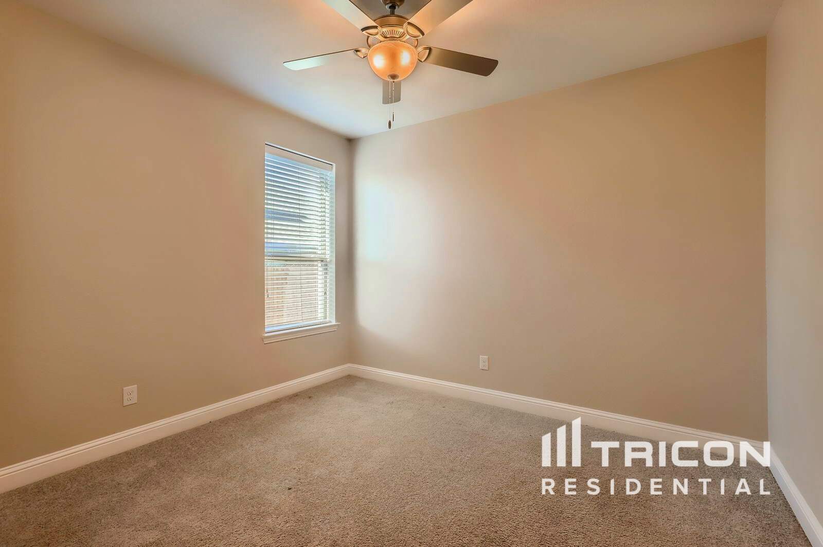 Building Photo - 319 S Hill Dr