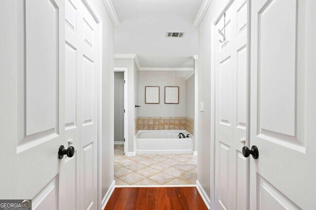 Building Photo - 2675 Huddlestone Way