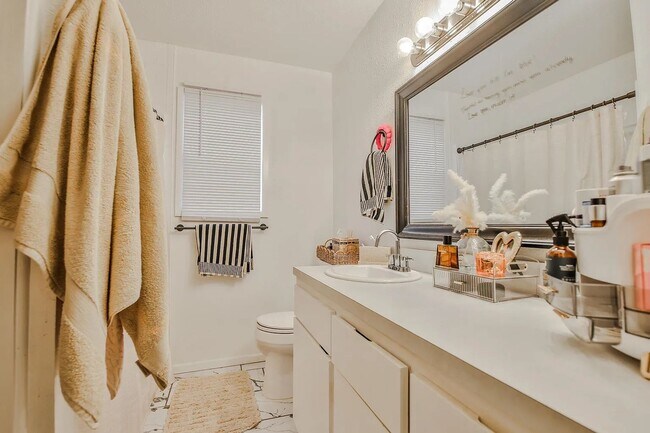 Building Photo - 3 Bedroom 2 bathroom house in Northwest Lu...