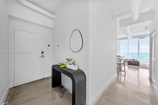 Building Photo - 700 NE 25th St