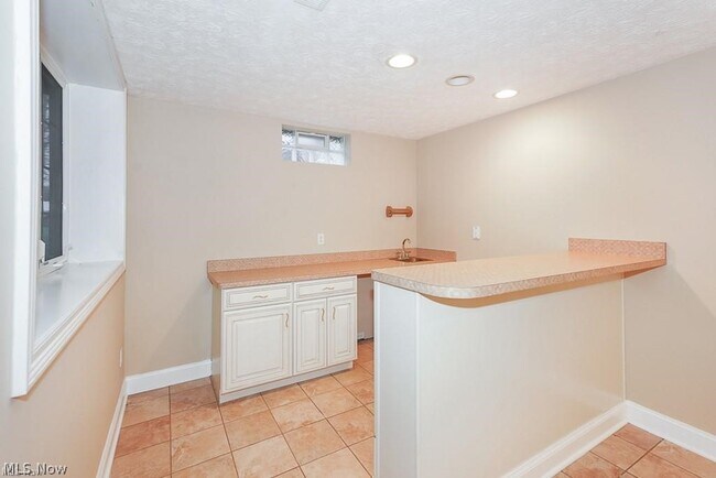 Building Photo - 3729 Edgehill Dr