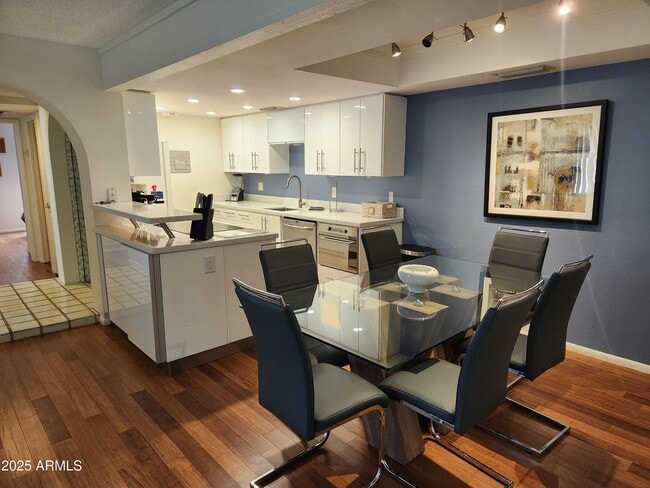 Building Photo - 7557 N Dreamy Draw Dr