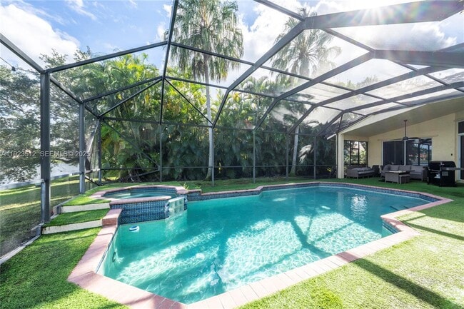 Building Photo - 2994 Oakbrook Dr