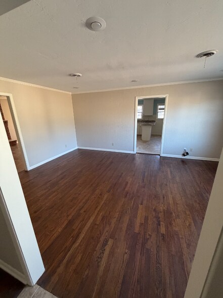 Building Photo - 5513 Andrews Ave