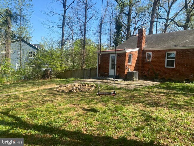 Building Photo - 2200 Greenwich St