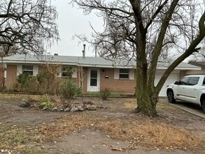 Building Photo - 3 bed 1 bath 1 car, fenced yard, one car garage! Moore Schools