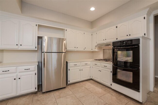 Building Photo - 1100 Fountain Gate Ct