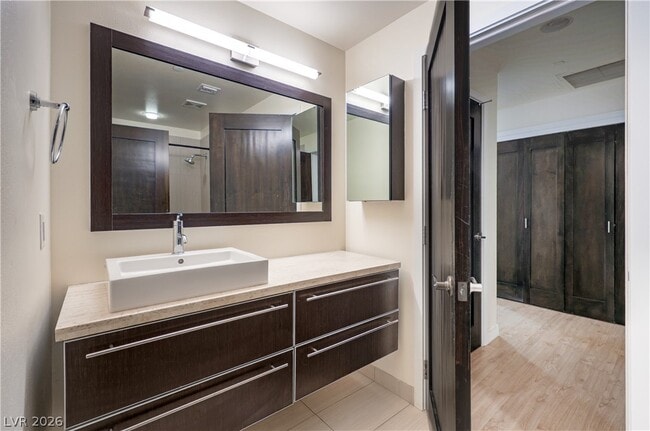 Building Photo - 8925 W Flamingo Rd
