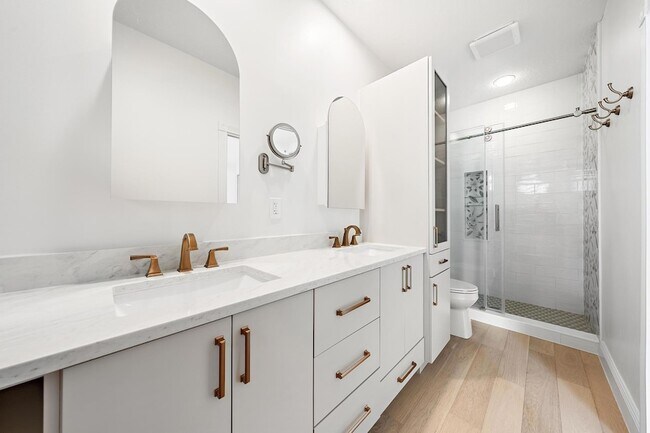 Building Photo - 136 Ashley Ct