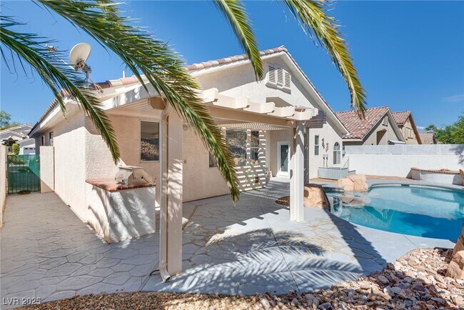 Building Photo - 1340 Rolling Sunset St