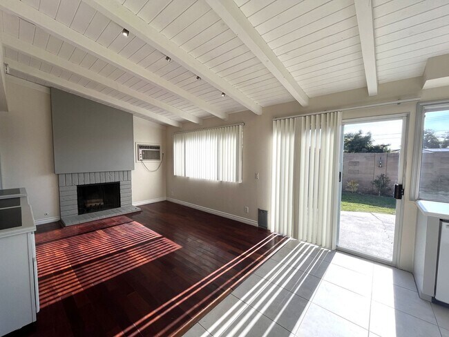 Building Photo - Wonderful Home! 3-Bedrooms, 2-Bath Plus Of...