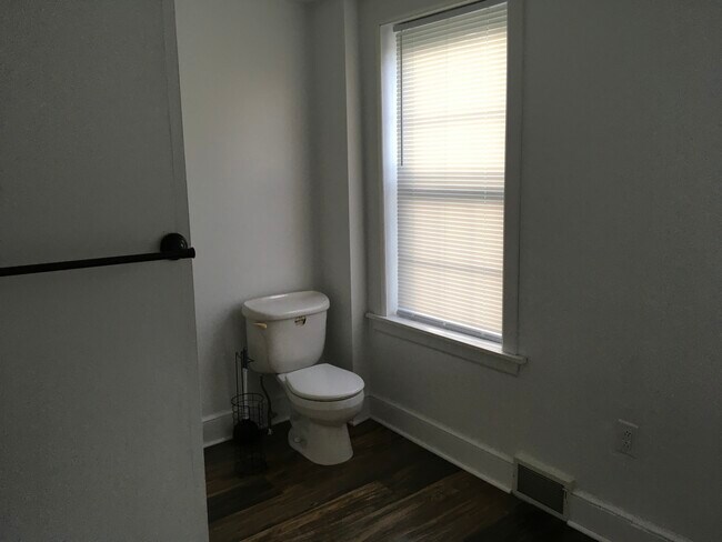 Building Photo - 312 Wayne St