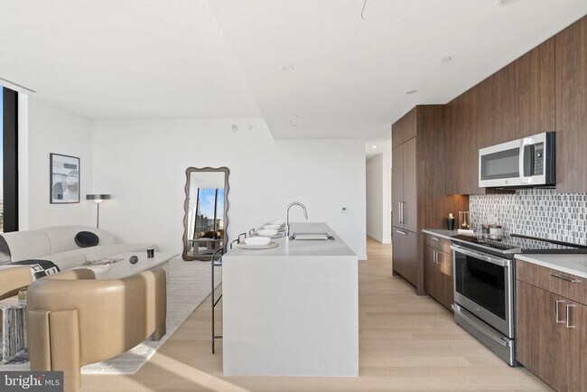 Building Photo - 210 S 12th St