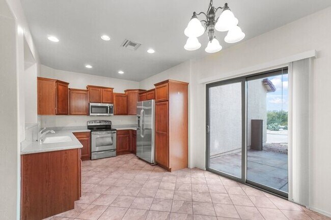 Building Photo - 2 Story-3 Bdrm, All Elecric- Energy Efficient/Vail Schools!