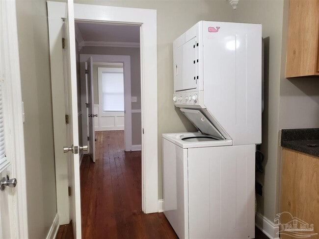 Building Photo - 1005 N 6th Ave