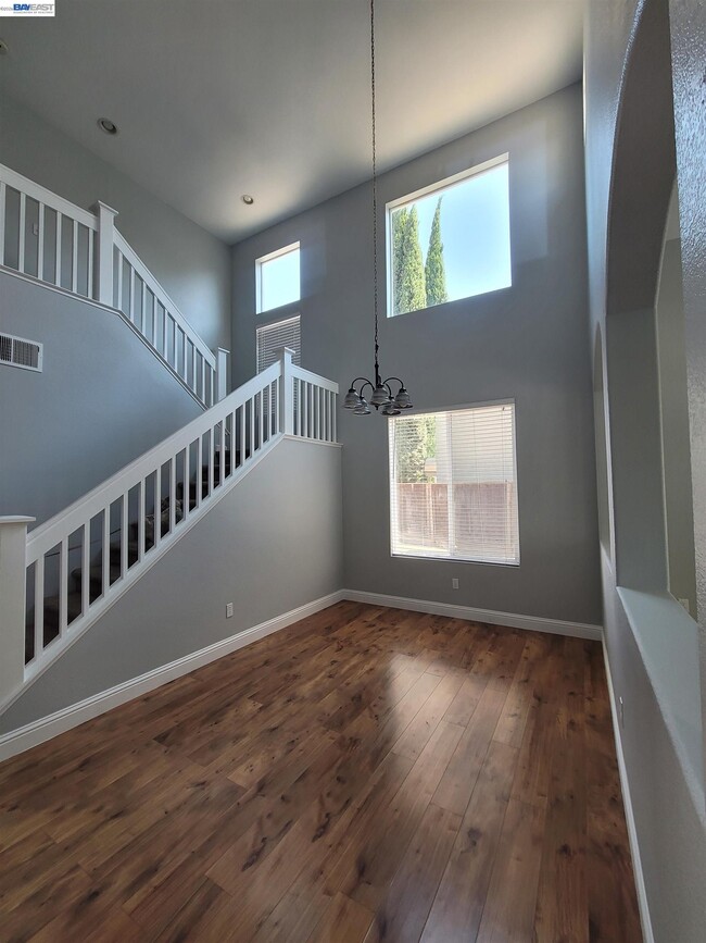 Building Photo - 577 Rockingham Way