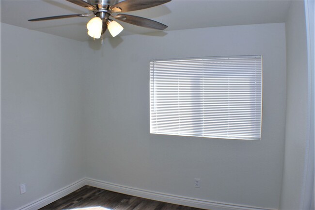 Building Photo - Roomy 4 bedroom home in Hesperia