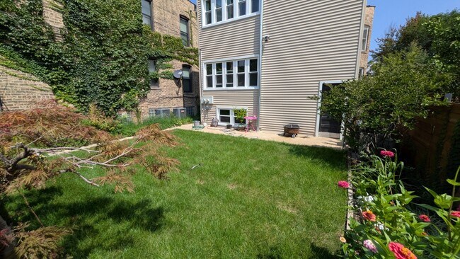 Building Photo - 3754 N Bell Ave