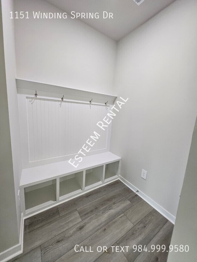 Building Photo - 1151 Winding Spg Dr