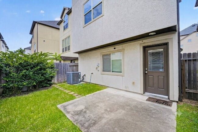 Building Photo - 2707 Shadybrook Meadow Dr