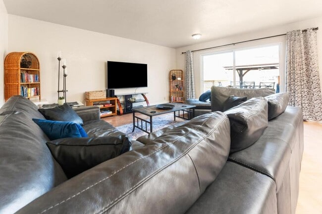 Building Photo - 255 Foots Creek Rd