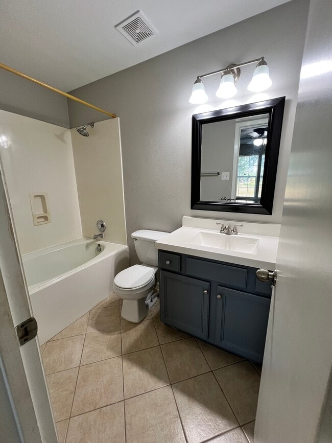 Building Photo - 11711 Chanteloup Dr