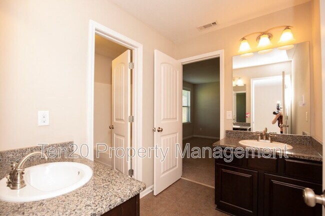 Building Photo - 2510 Ridgewood Way