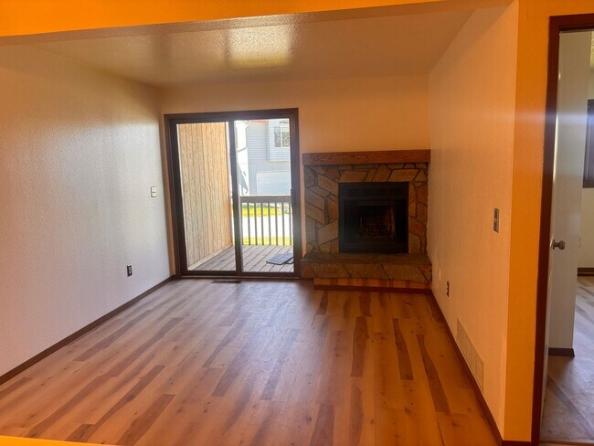 Building Photo - Independence Park 1 Bedroom Condo with Gar...
