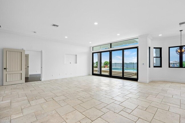 Building Photo - 1 1st Ave S