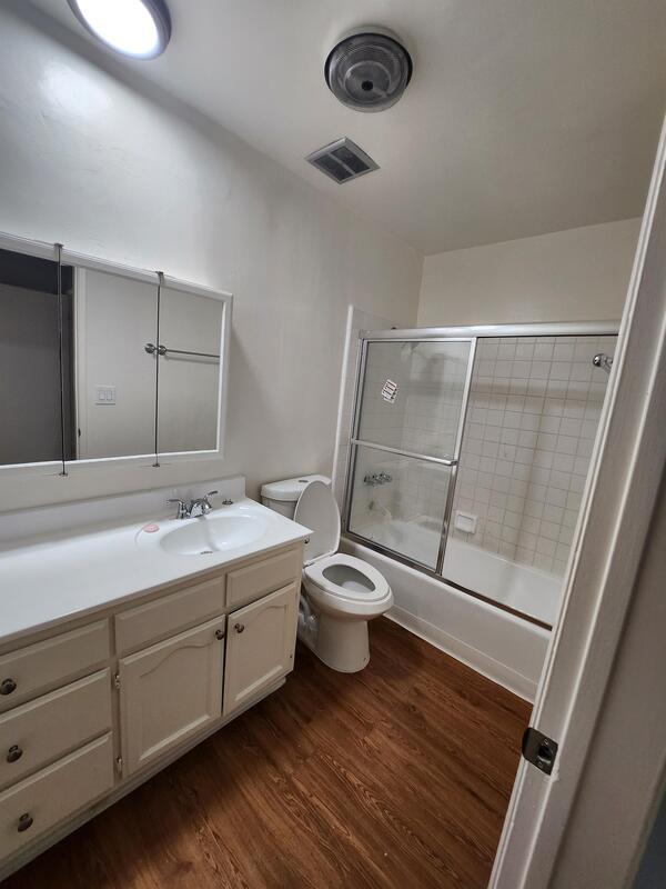 Building Photo - 425 N Hobart Blvd