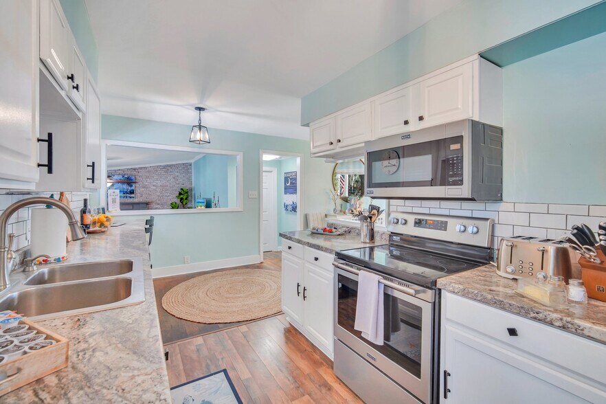 kitchen - 1704 Camellia Rd