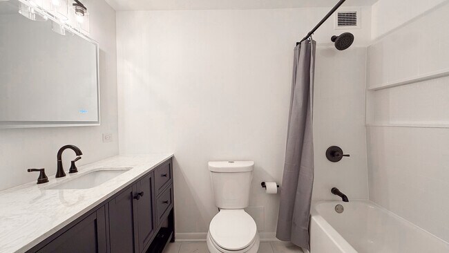 Building Photo - 233 E Erie St