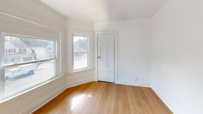 Building Photo - 588 Brown St