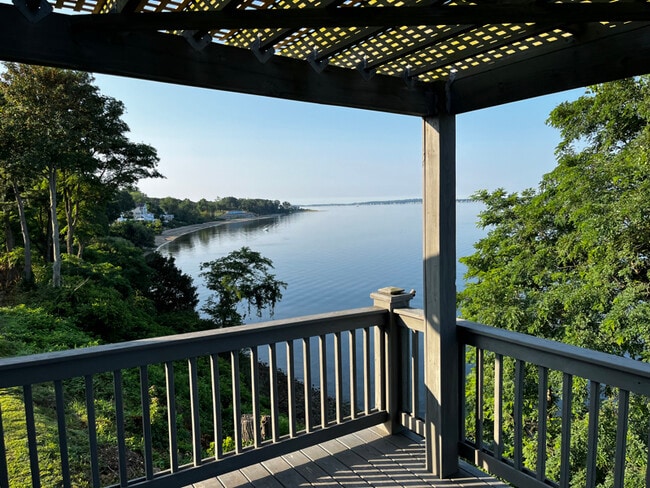 Building Photo - 240 Narragansett Ave