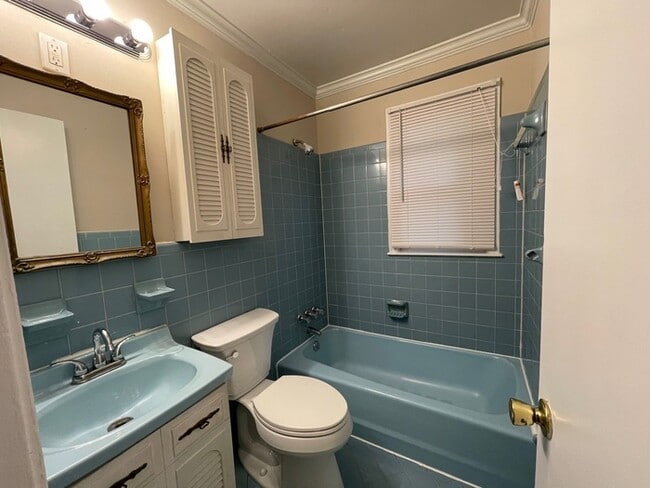 Building Photo - 2315 Finchley Dr