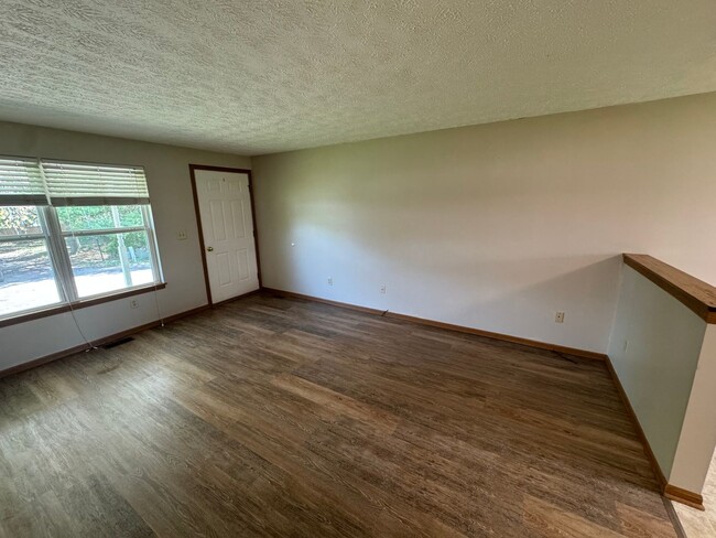 Building Photo - 639 W Highland