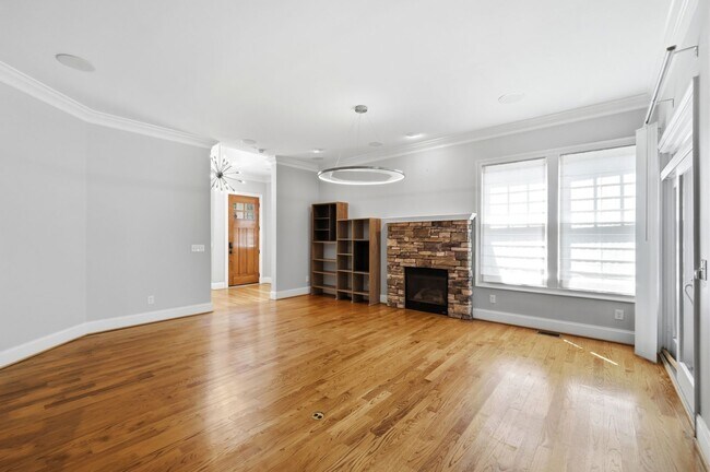 Building Photo - 520 Iverson Way