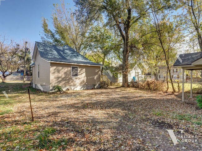 Building Photo - Small 2 Bedroom, 1 Bathroom Home in Grant ...