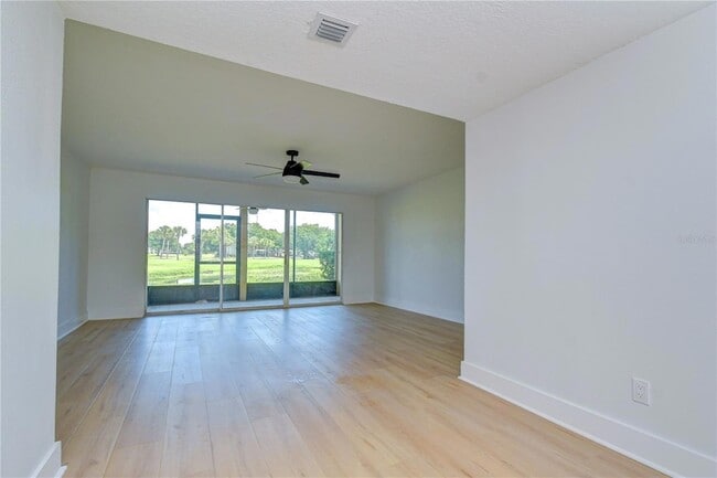 Building Photo - 200 Country Club Dr