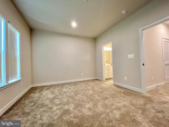 Building Photo - 4322 Ellipse Ter