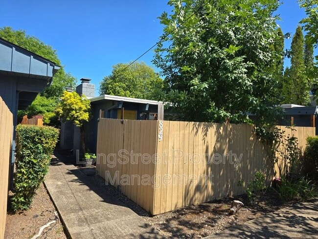 Building Photo - 829 NW 26th