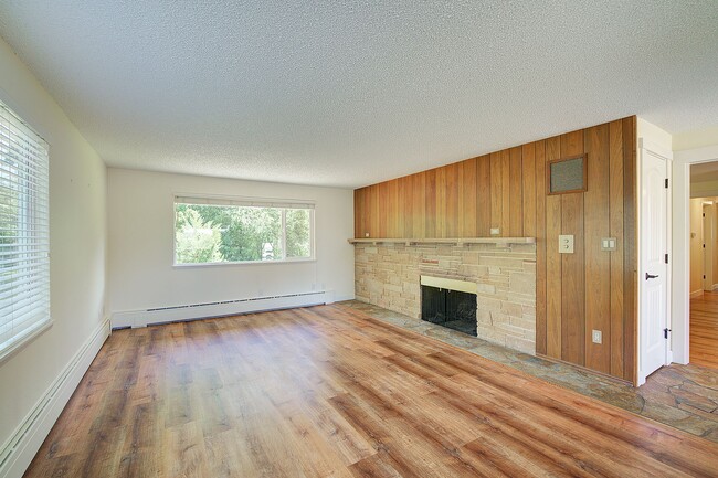 Building Photo - 3bd/2ba Issaquah House