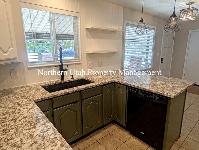 Building Photo - East Bench 5 Bed, 2 Bath