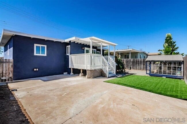 Building Photo - Remodeled 3 bedroom 2 bath.  Fenced yard. Outdoor shower, deck ,attached garage. Near beaches.