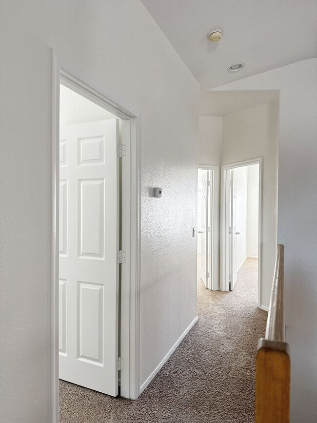 Building Photo - ABSOLUTELY STUNNING 4BR 2.5BA, OVER 2100SQFT, COMMUNITY POOL, CHANDLER