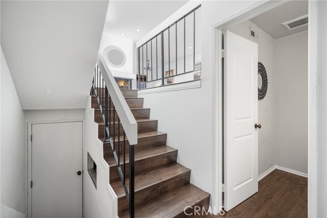 Building Photo - 5360 Las Virgenes Rd