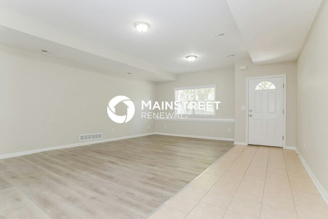 Building Photo - 4 Bedroom Pet-Friendly Home in LEAVENWORTH, KS with Main Street Renewal