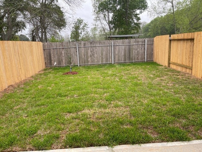 Building Photo - 1313 Ellington St